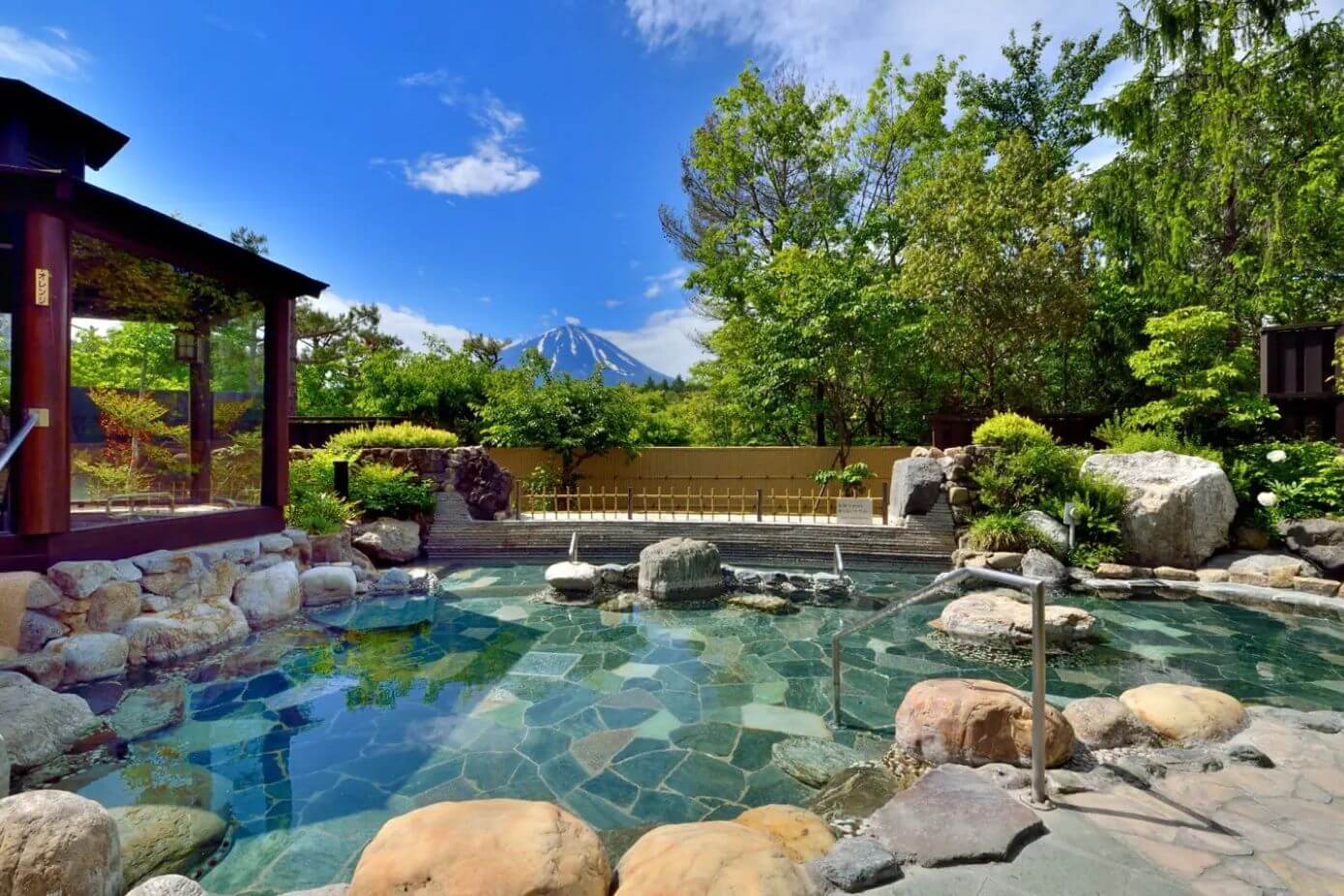 Picture of the main baths of Fuji Yurari Onsen in Yamanashi, Chubu